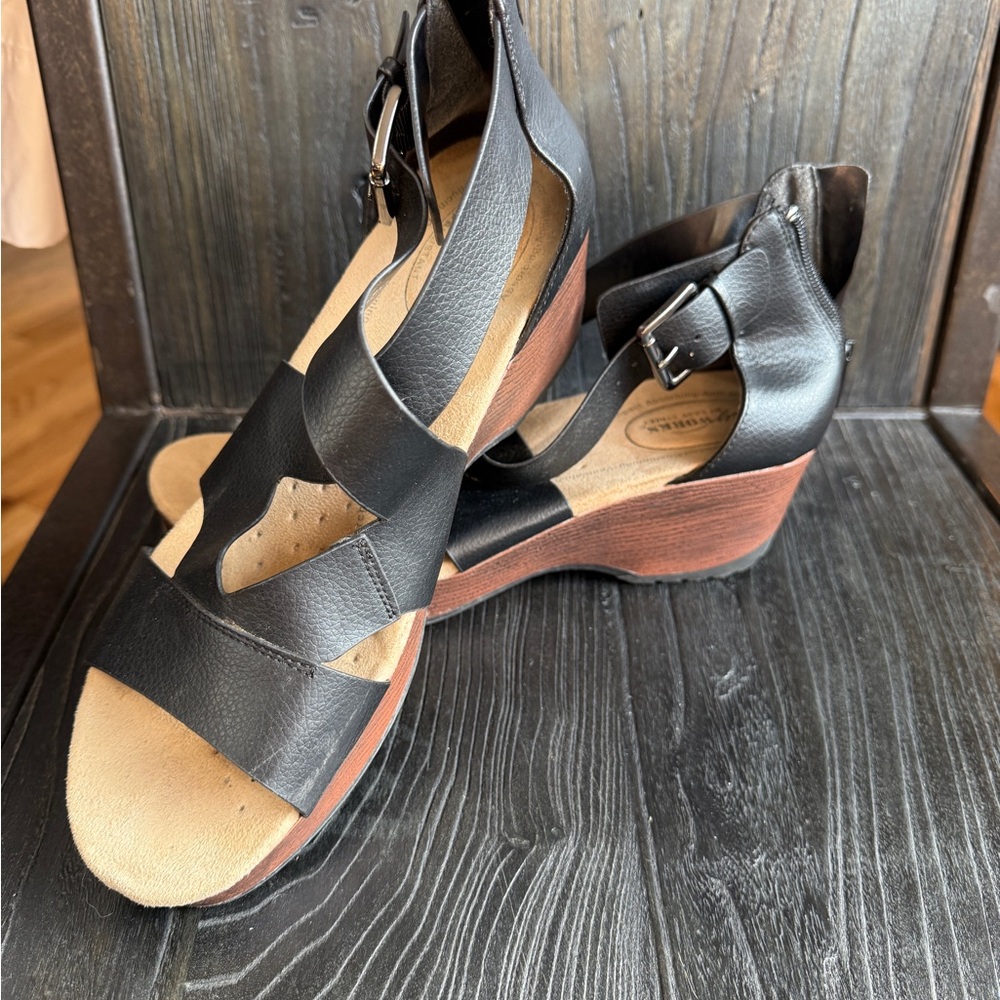 Korks by Kork-Ease Black Strappy Wedge Sandals Comfort Slip Resistant Size 9.5